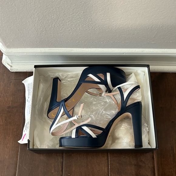 Gucci Navy Blue & White Platform Heels “Allison Two-Tone Leather Bow Platform” - Picture 4 of 6